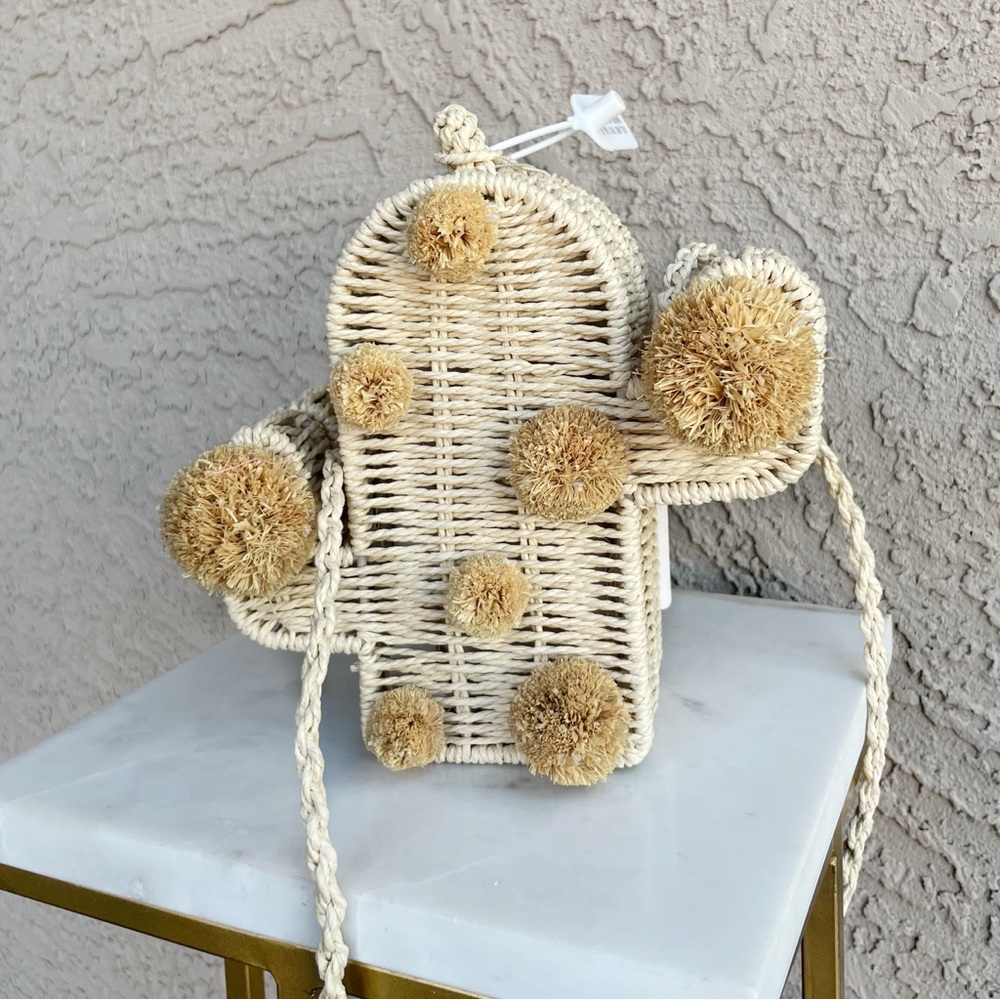 SELFIE LESLIE NWT Beige Tan Woven Straw Arizona Cactus Pom Pom Crossbody Bag